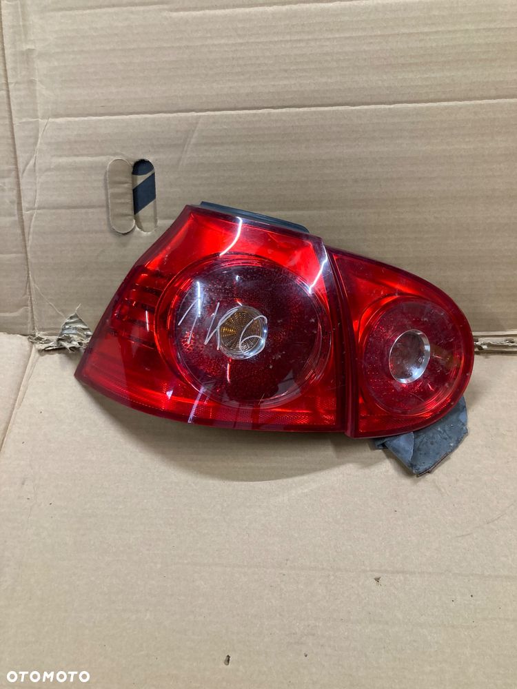 VW GOLF V LAMPA LEWA TYŁ TYLNA 1K6945095Q 1K6945093E