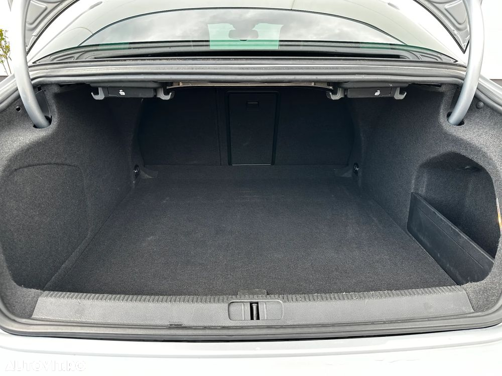 Volkswagen Passat CC 2.0 TDI BlueMotion Technology DSG - 13