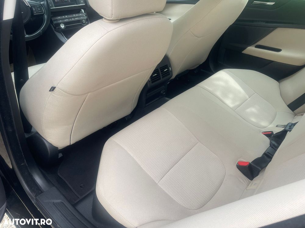 Jaguar XE 2.0 AWD Prestige - 7
