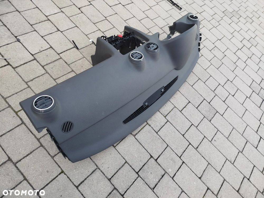 Audi A3 8P deska rozdzielcza konsola - 2