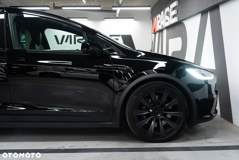 Tesla Model X - 18