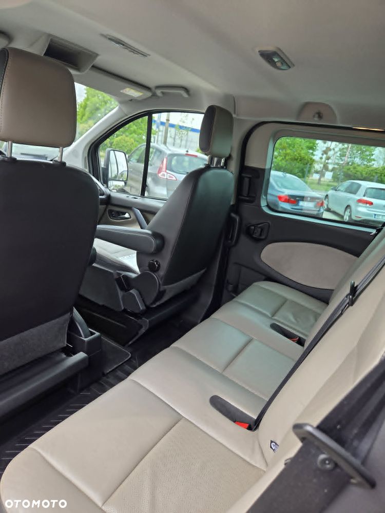 Ford TRANSIT CUSTOM - 11