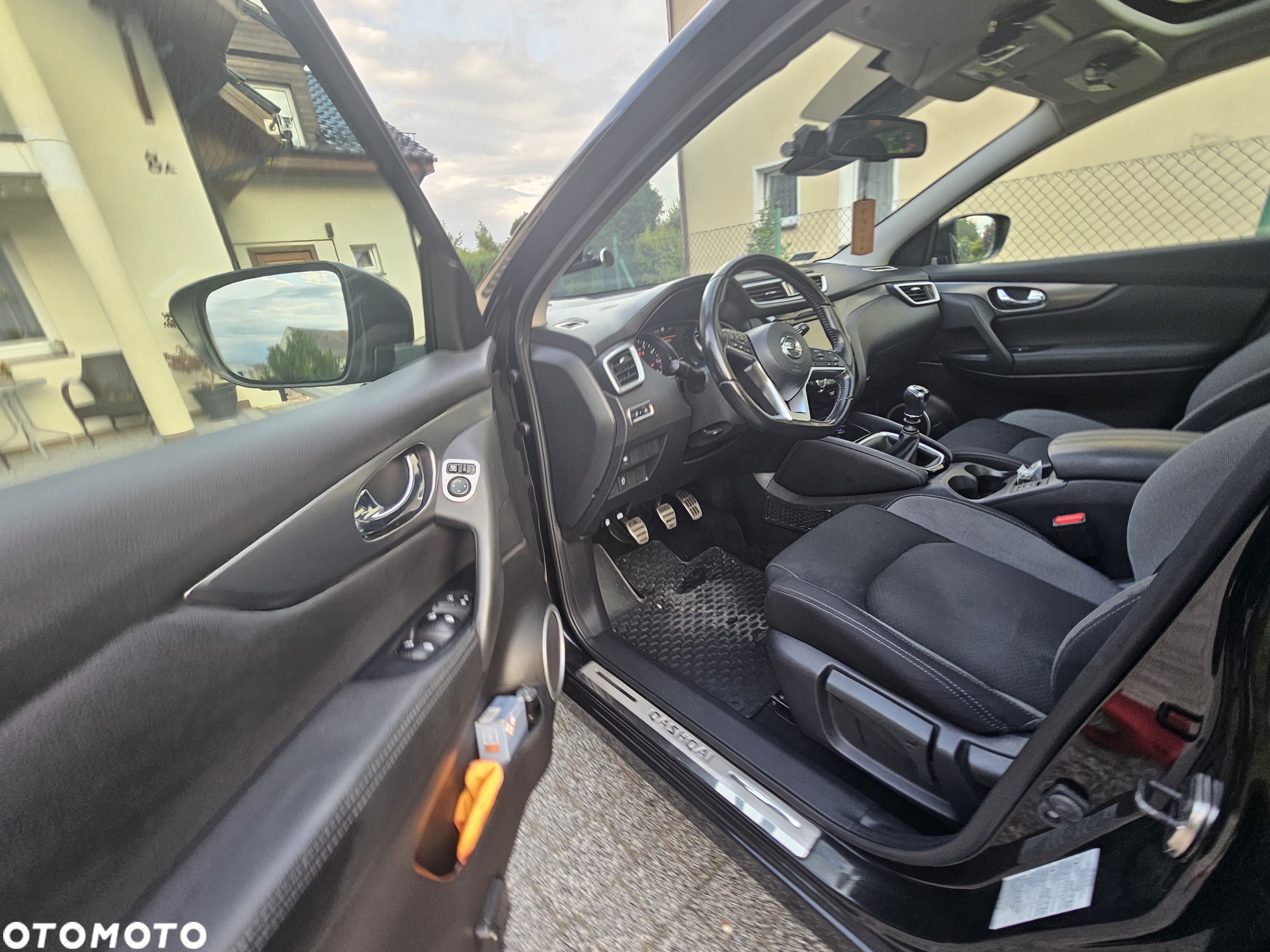 Nissan Qashqai 1.3 DIG-T N-Connecta - 4
