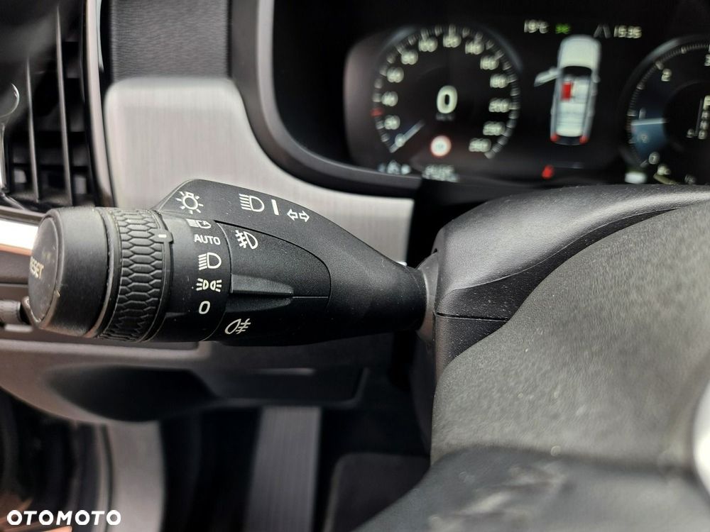 Volvo V90 D4 SCR Momentum - 18
