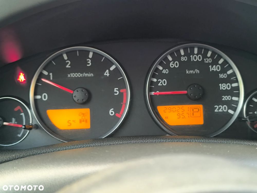 Nissan Pathfinder 2.5 D LE - 33