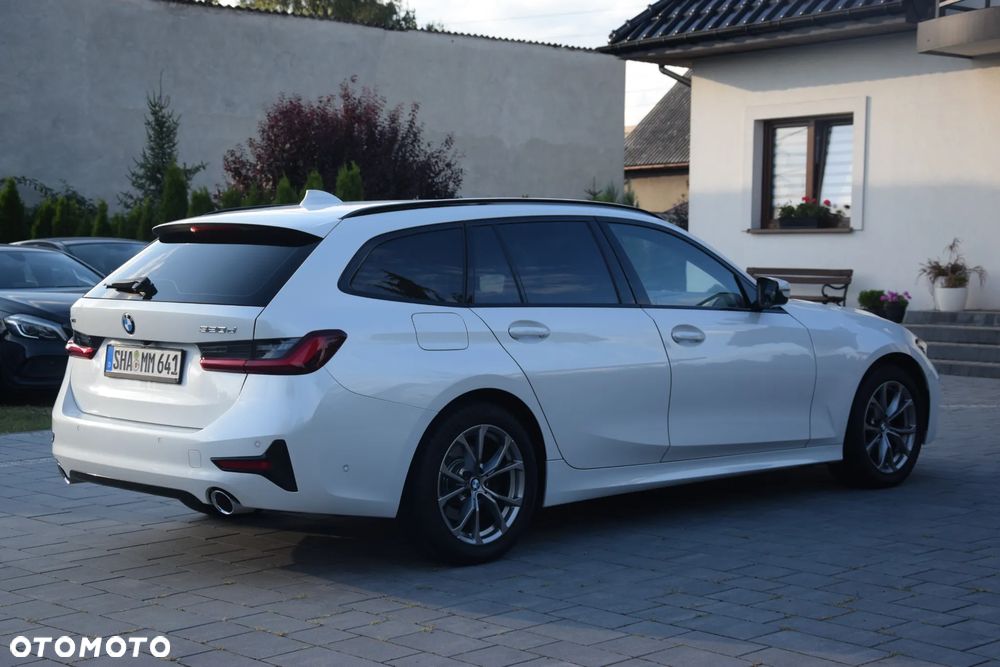 BMW Seria 3 320d xDrive Luxury Line Purity sport - 13