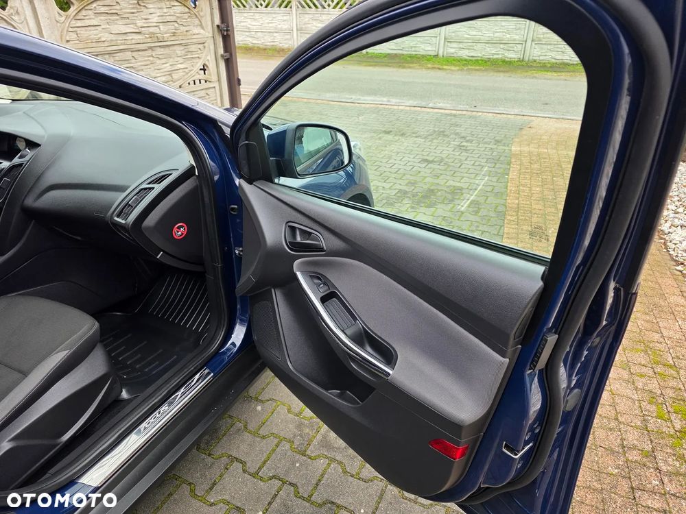 Ford Focus 1.0 EcoBoost Trend - 27