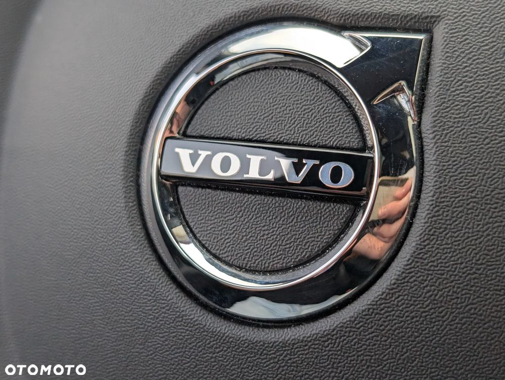 Volvo XC 60 B5 B AWD Ultimate Dark - 36
