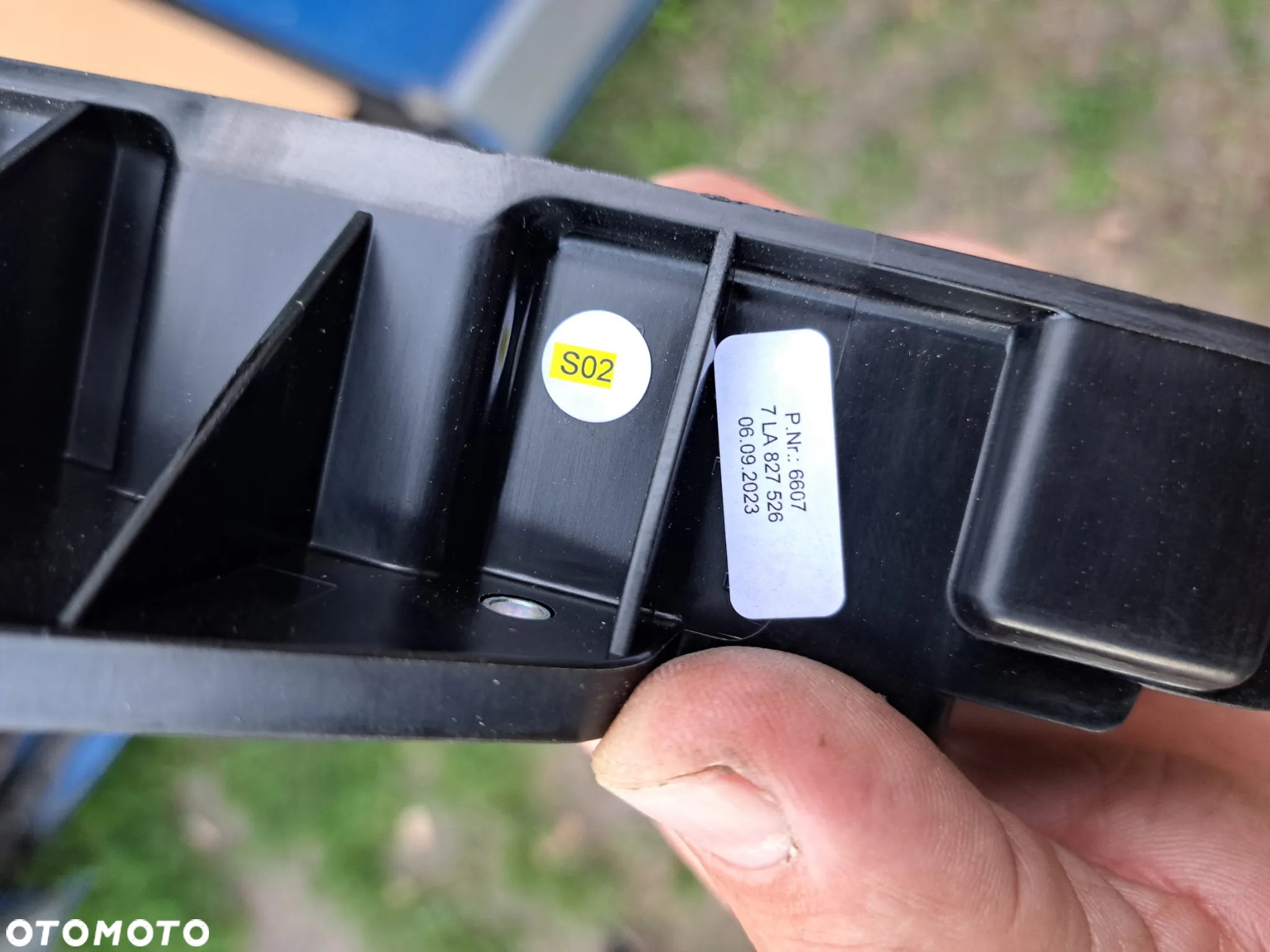 prowadnik prowadnica mocowanie uchwyt klamki VW T6 T-6 7LA827526 tylnej klapy - 4