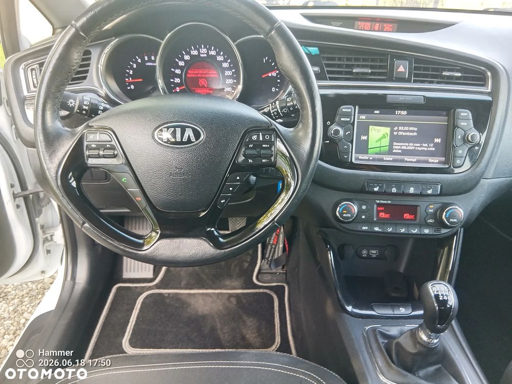 Kia Ceed 1.6 CRDi 136 ISG Vision - 16