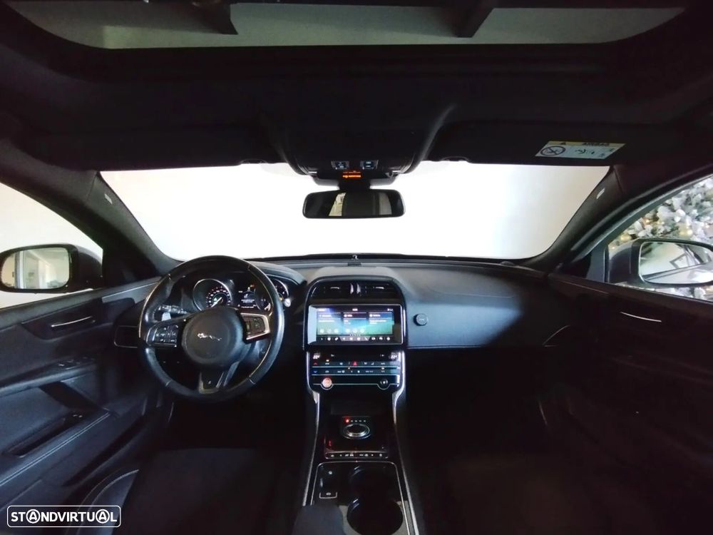 Jaguar XE 2.0 D R-Dynamic SE - 10