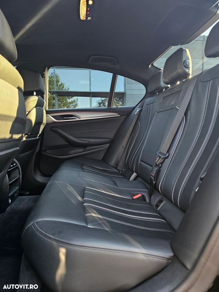 BMW Seria 5 520i Aut. M Sport Edition - 32
