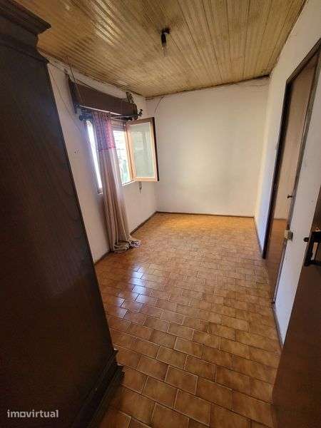 Moradia T2/T3 para habitar (necessita de obras) - Grande imagem: 4/8