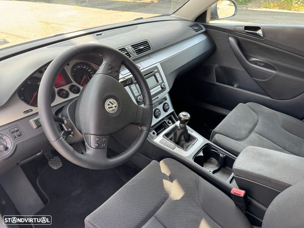 VW Passat Variant 2.0 TDI Confortline - 9
