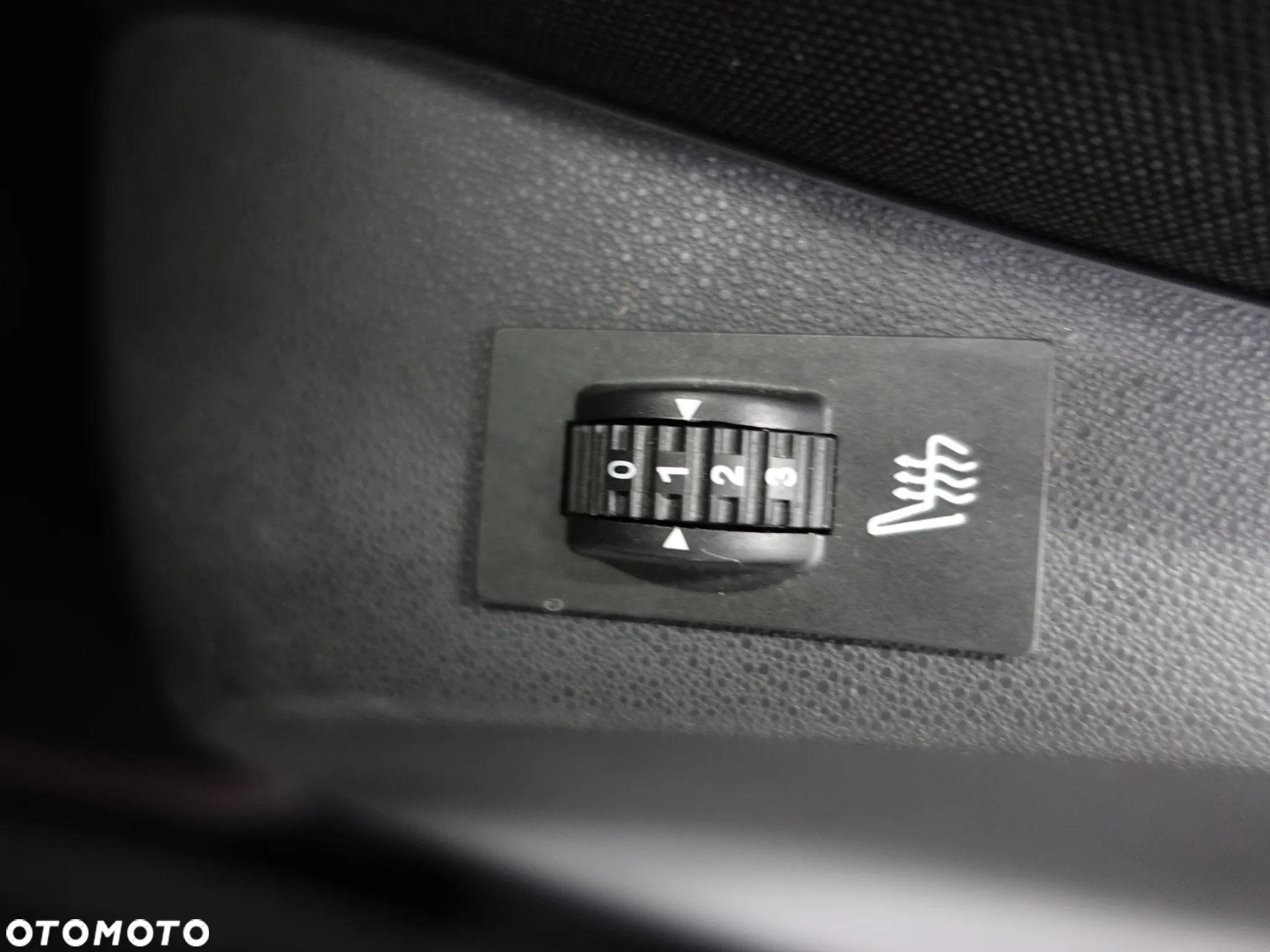 Peugeot 208 GTI 200 THP - 24