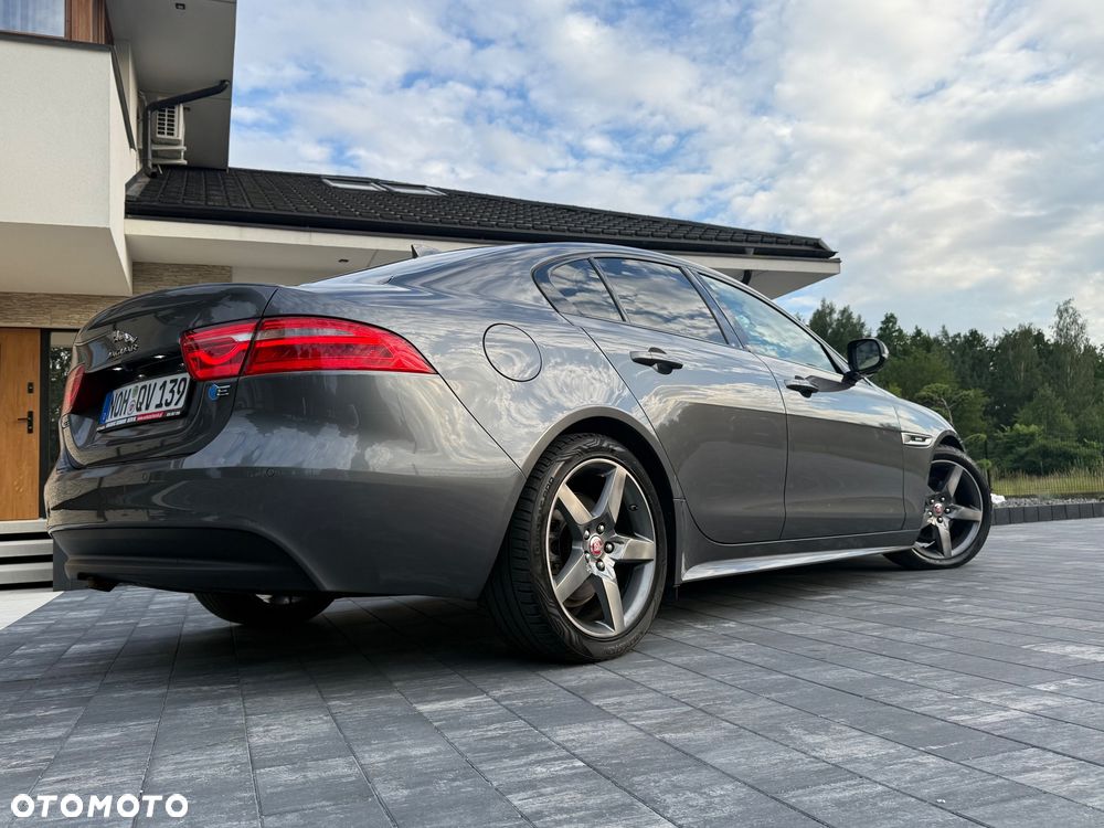 Jaguar XE 2.0 D R-Sport - 15