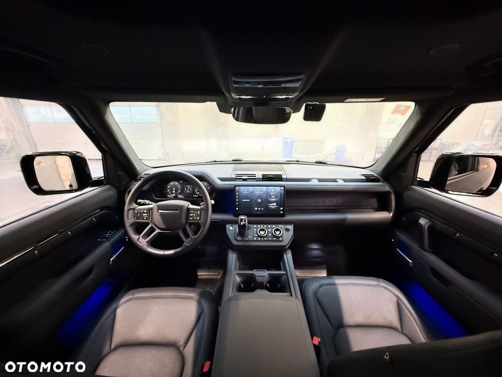 Land Rover Defender - 27