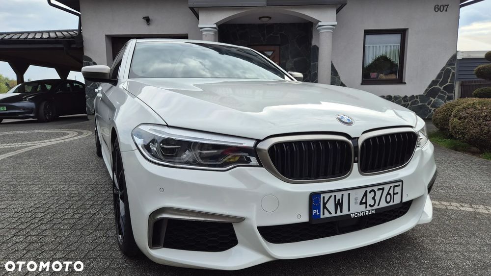 BMW Seria 5 M550i xDrive sport - 17