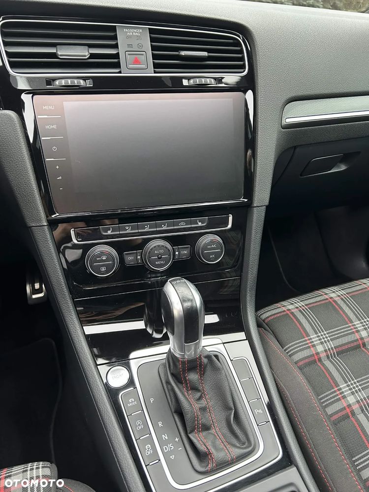 Volkswagen Golf - 11
