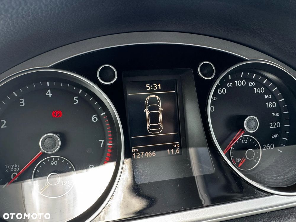 Volkswagen Passat - 12