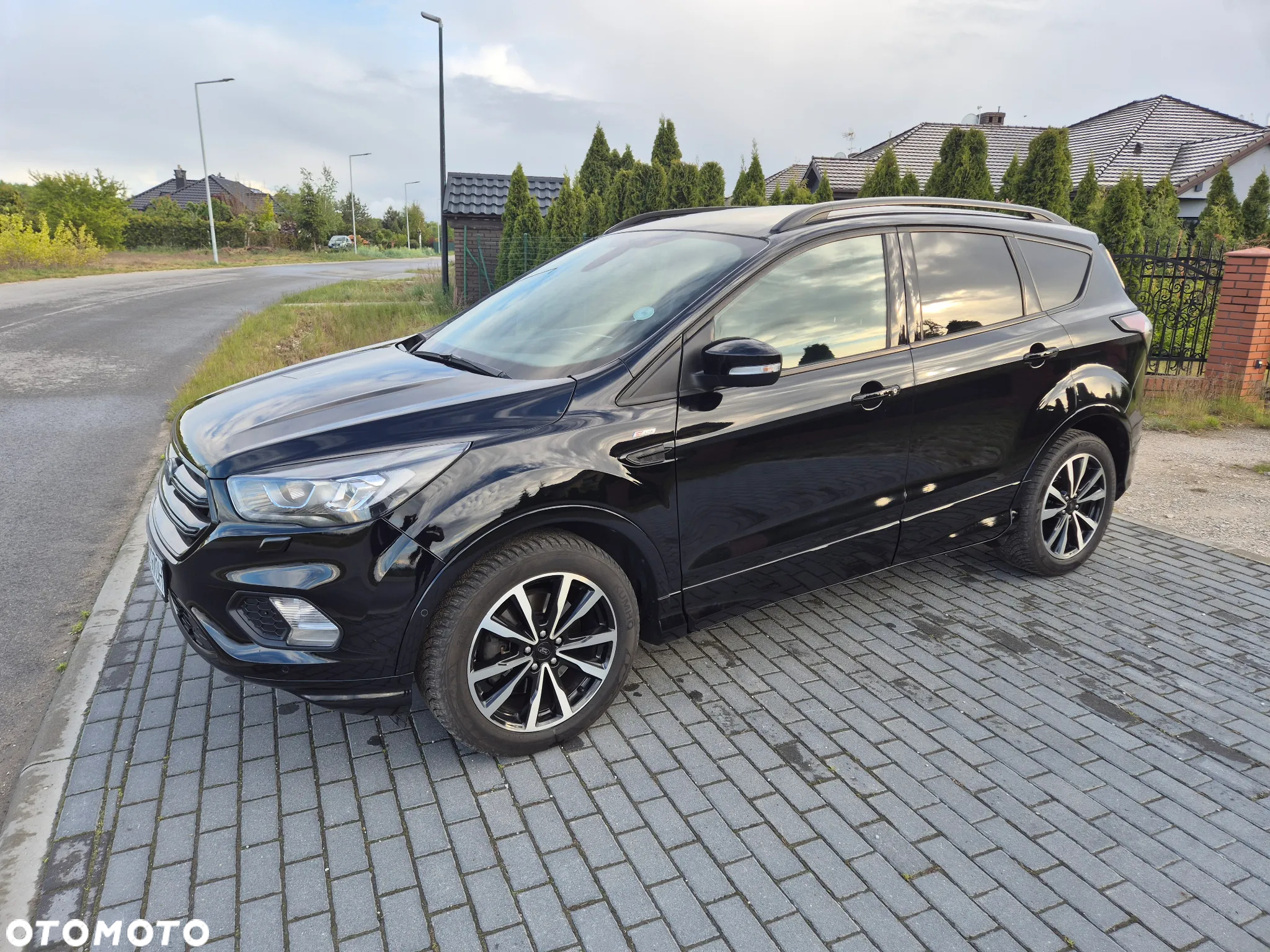 Ford Kuga 2.0 TDCi 2x4 ST-Line - 3