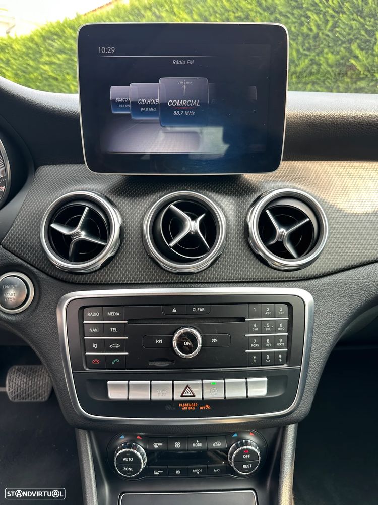 Mercedes-Benz GLA 200 d 7G-DCT Urban - 10