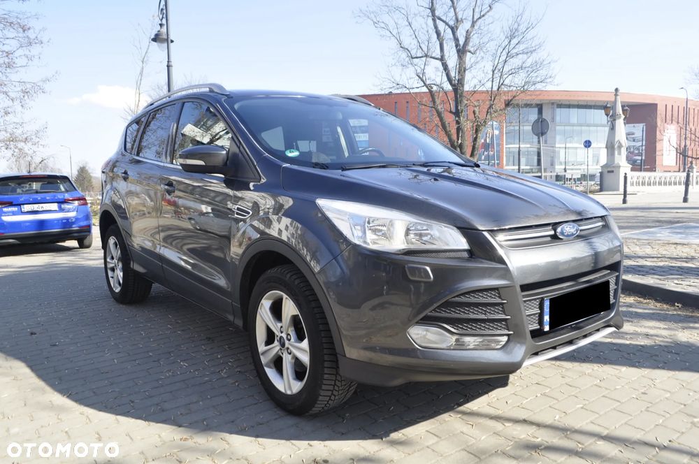 Ford Kuga 1.5 EcoBoost 2x4 Titanium - 3