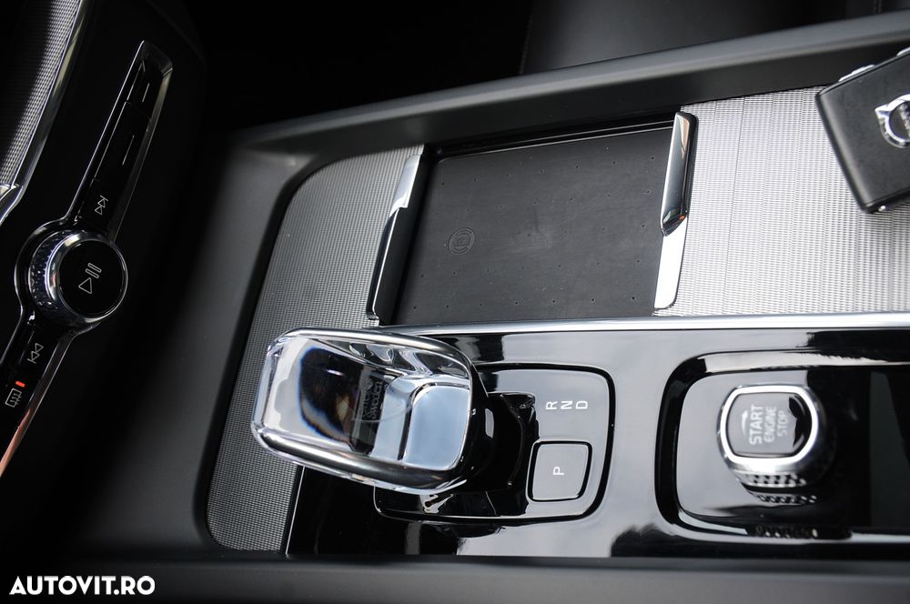 Volvo XC 60 B4 D AWD Plus Dark - 14