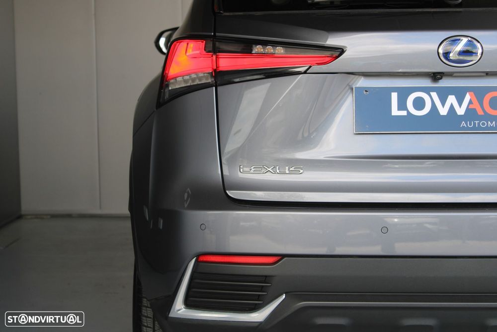 Lexus NX 300h Executive - 37