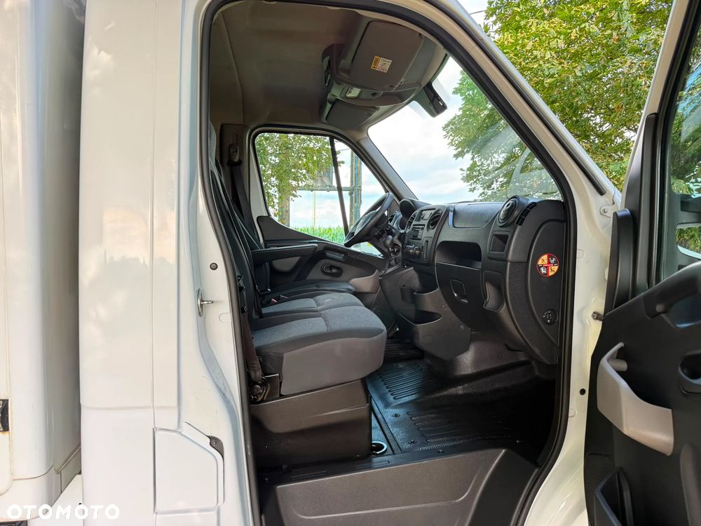 Nissan NV400 - 13