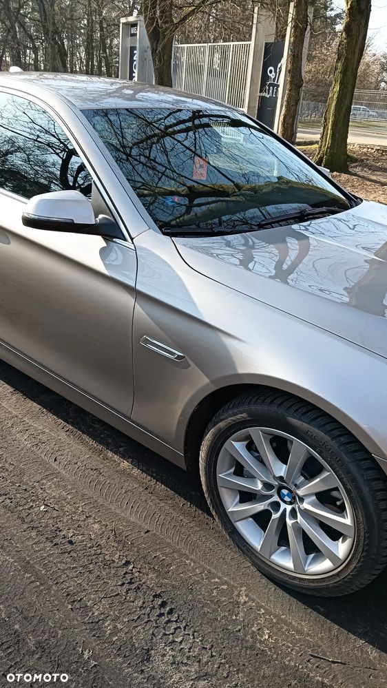 BMW Seria 5 525d xDrive - 15