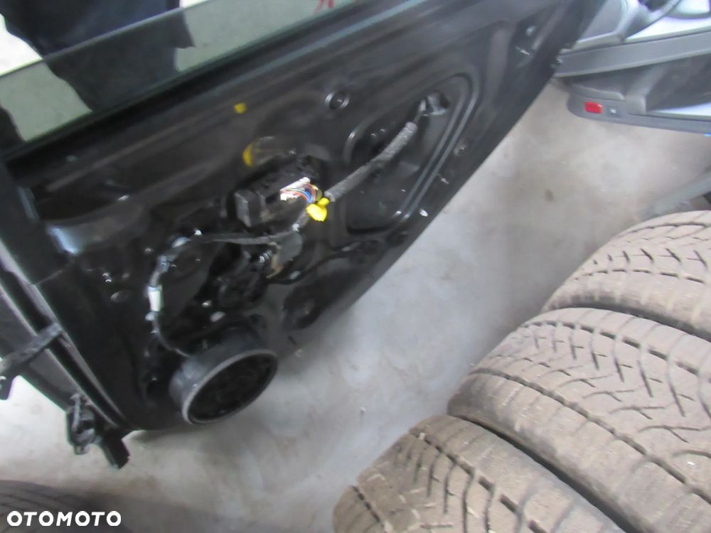 AUDI A4B9 KOMBI LZ7S tył lewe prawe drzwi 17ROK - 11