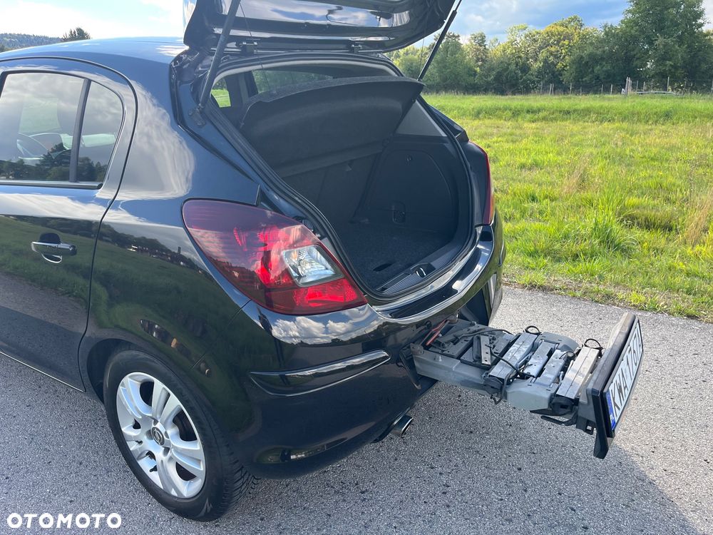 Opel Corsa 1.4 16V Essentia - 11