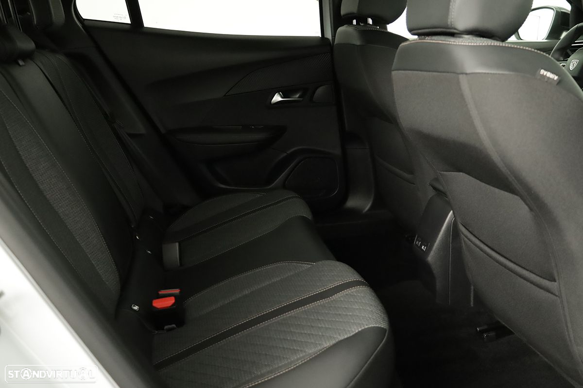 Peugeot 2008 1.2 PureTech Allure EAT8 - 24