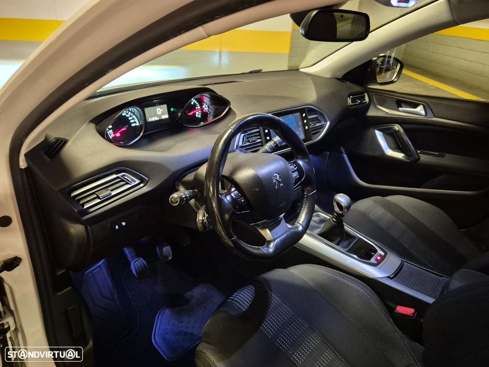 Peugeot 308 SW 1.6 BlueHDi Style - 23