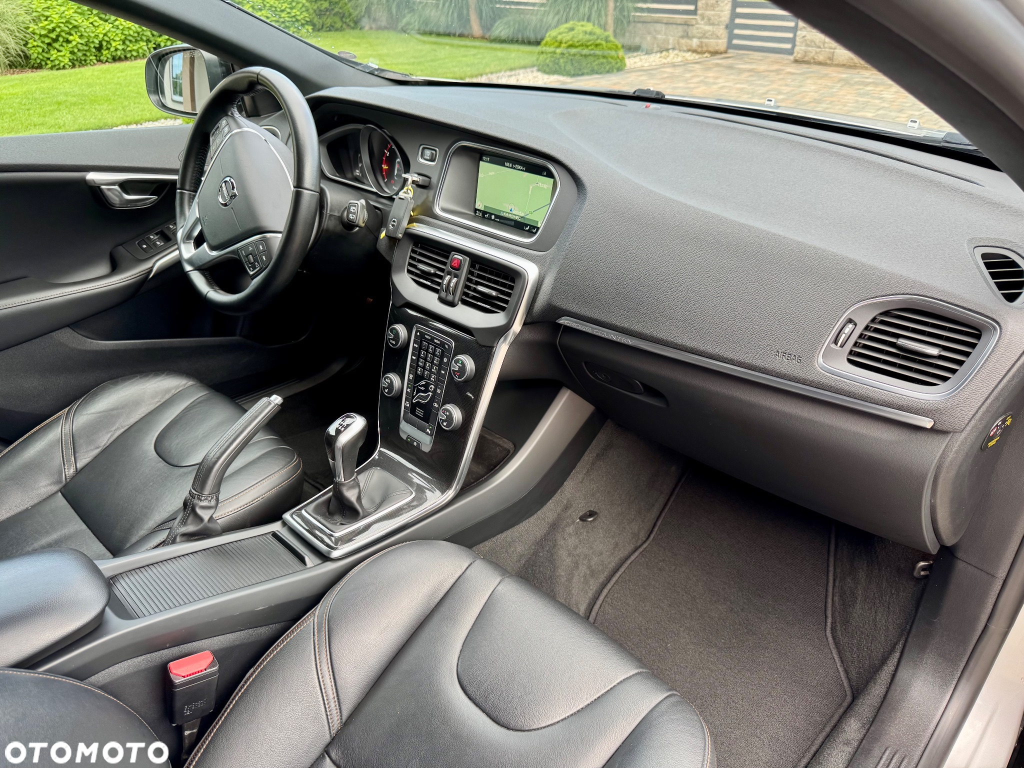 Volvo V40 Cross Country T3 Momentum - 29