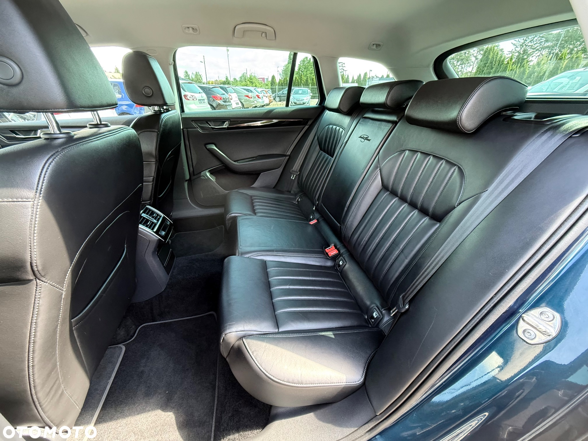 Skoda Superb 2.0 TDI DSG L&K - 12