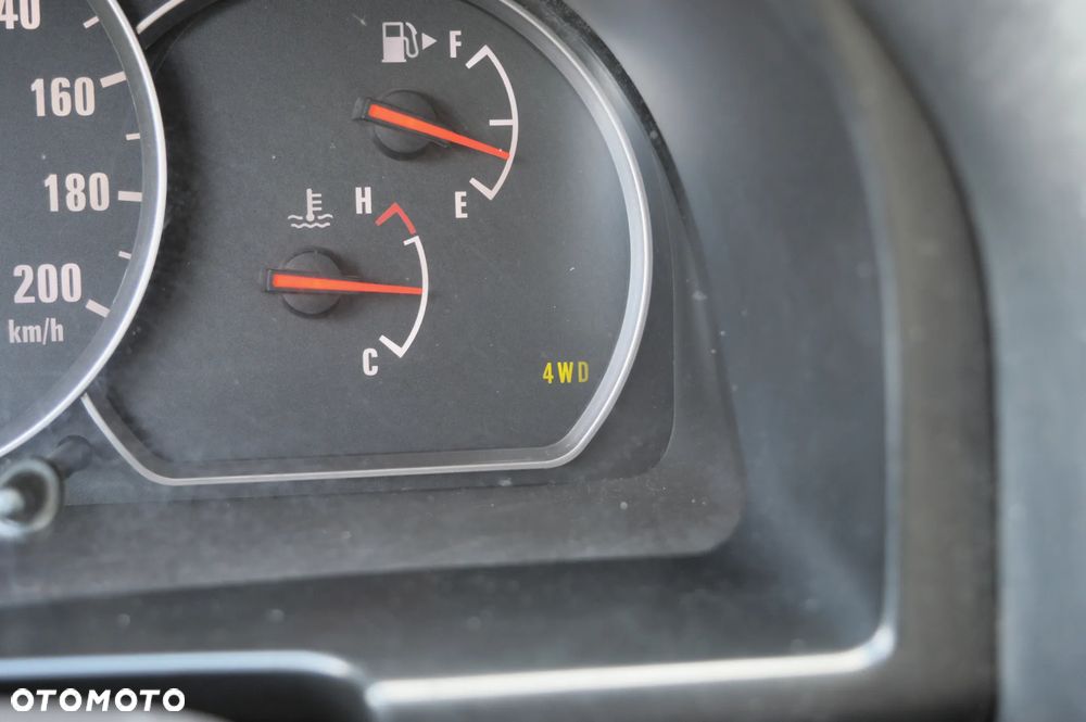 Suzuki Grand Vitara 2.0 - 22