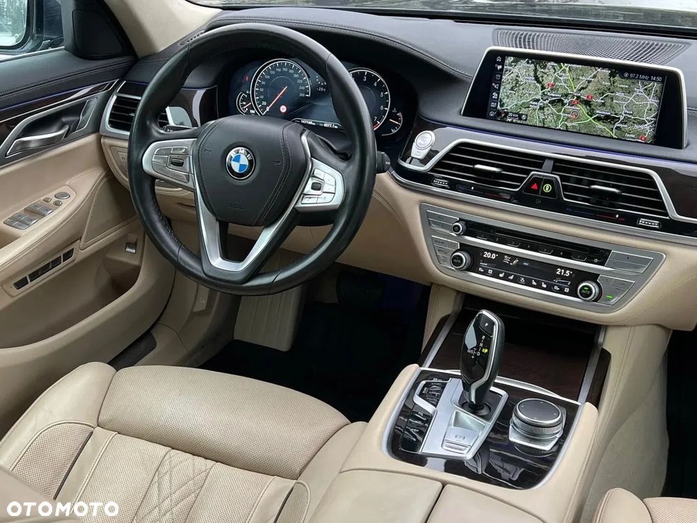 BMW Seria 7 750i xDrive - 24