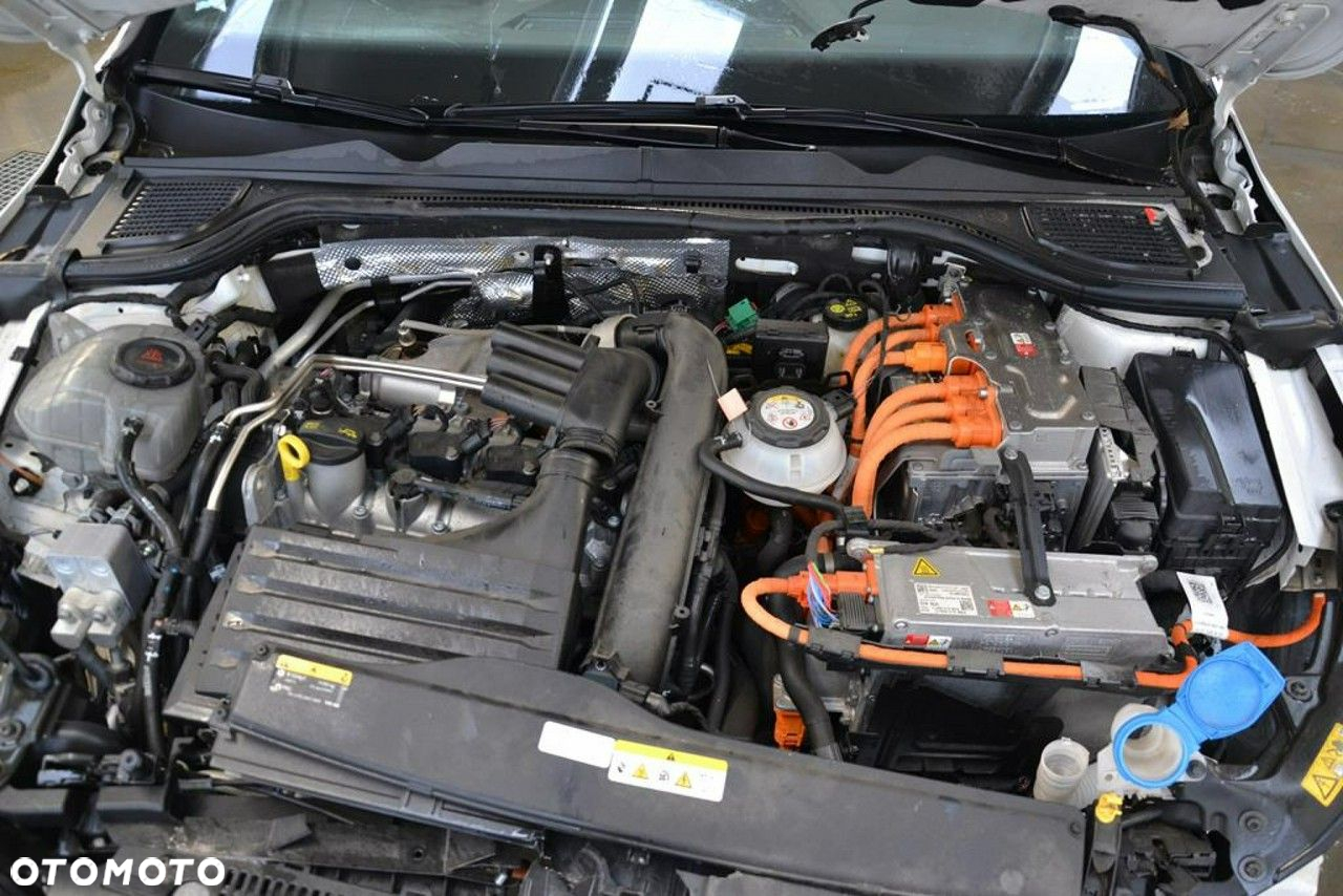 Volkswagen Golf - 24