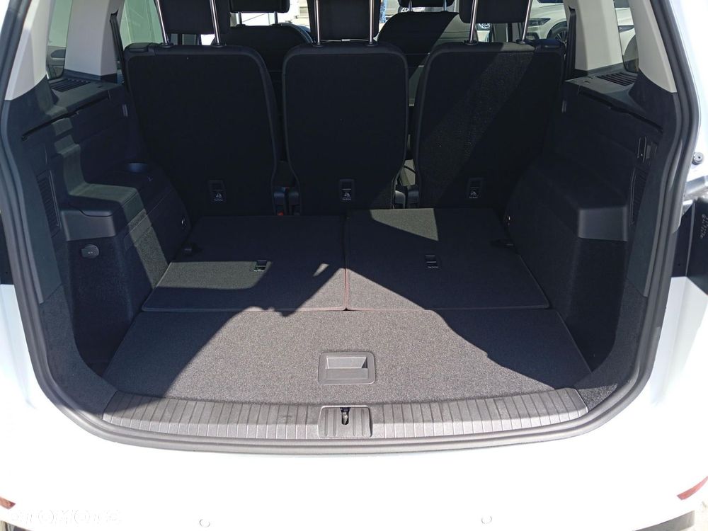 Volkswagen Touran - 27