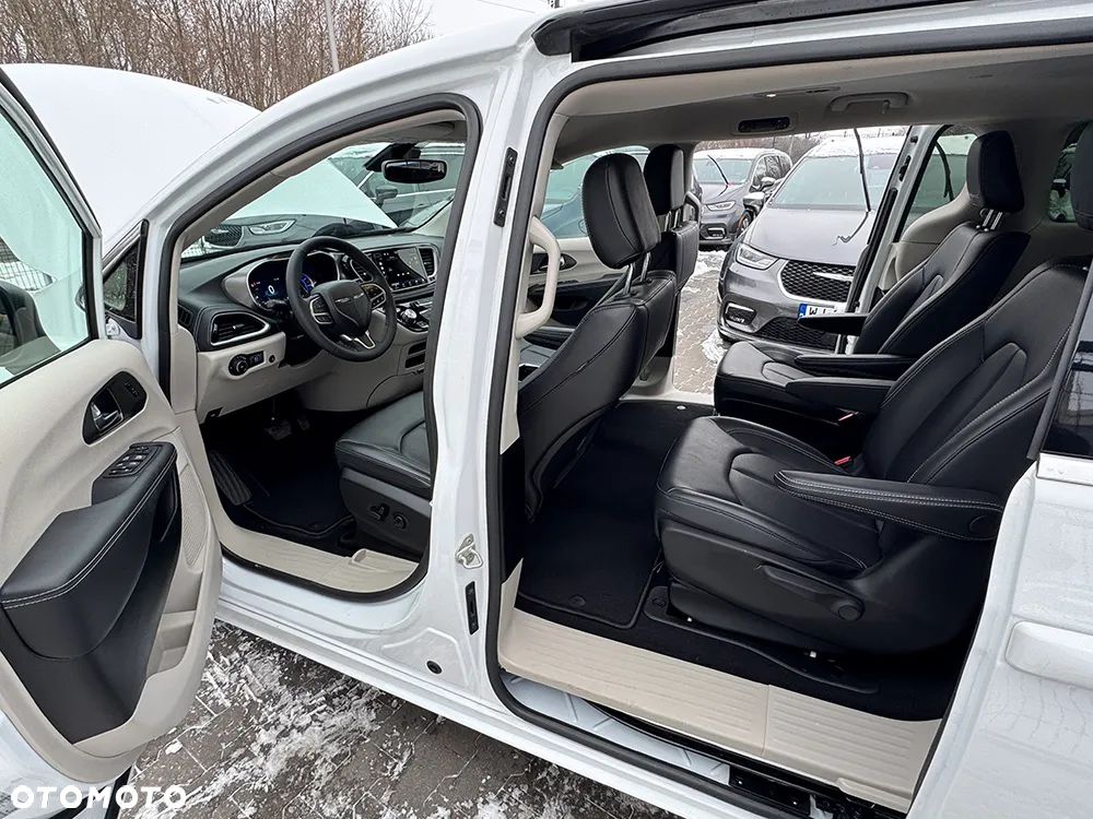 Chrysler Pacifica - 32