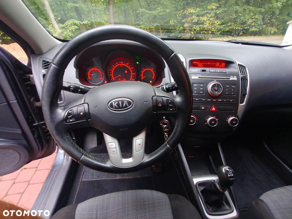 Kia Ceed - 13