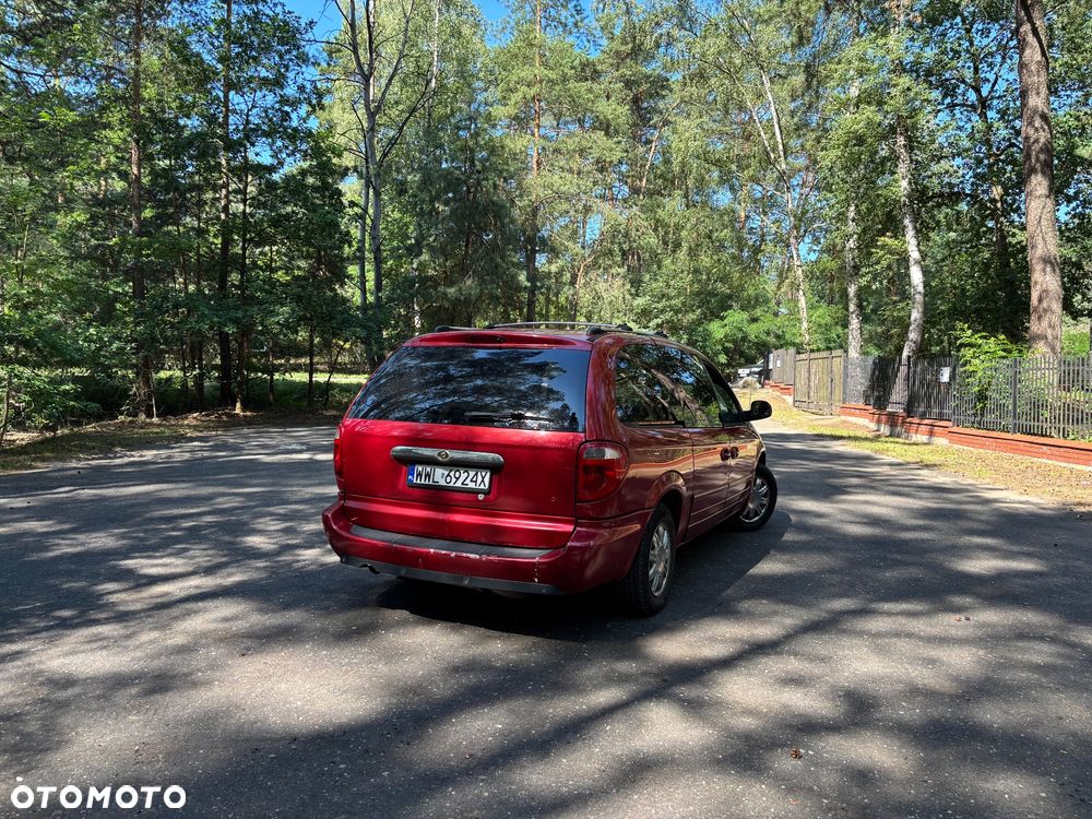 Chrysler Town & Country - 5