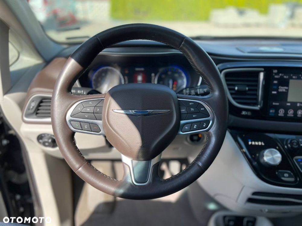 Chrysler Pacifica - 4