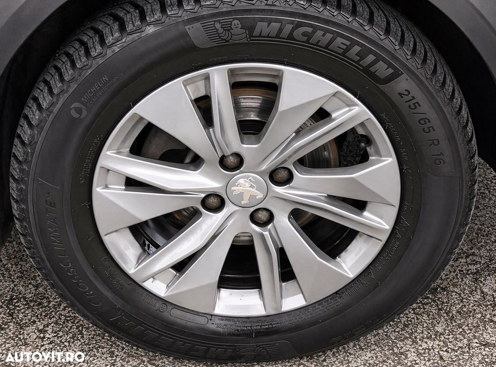 Peugeot 2008 1.2 L PureTech STT EAT8 Active - 12