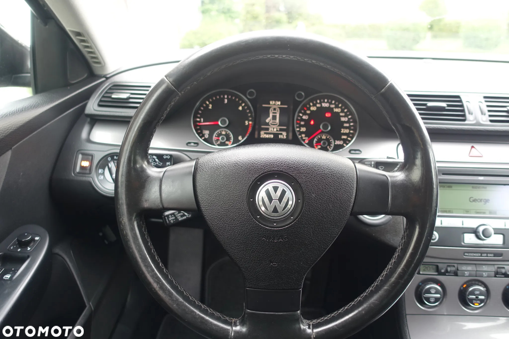 Volkswagen Passat 2.0 TDI DPF BlueMot Comfortline - 21