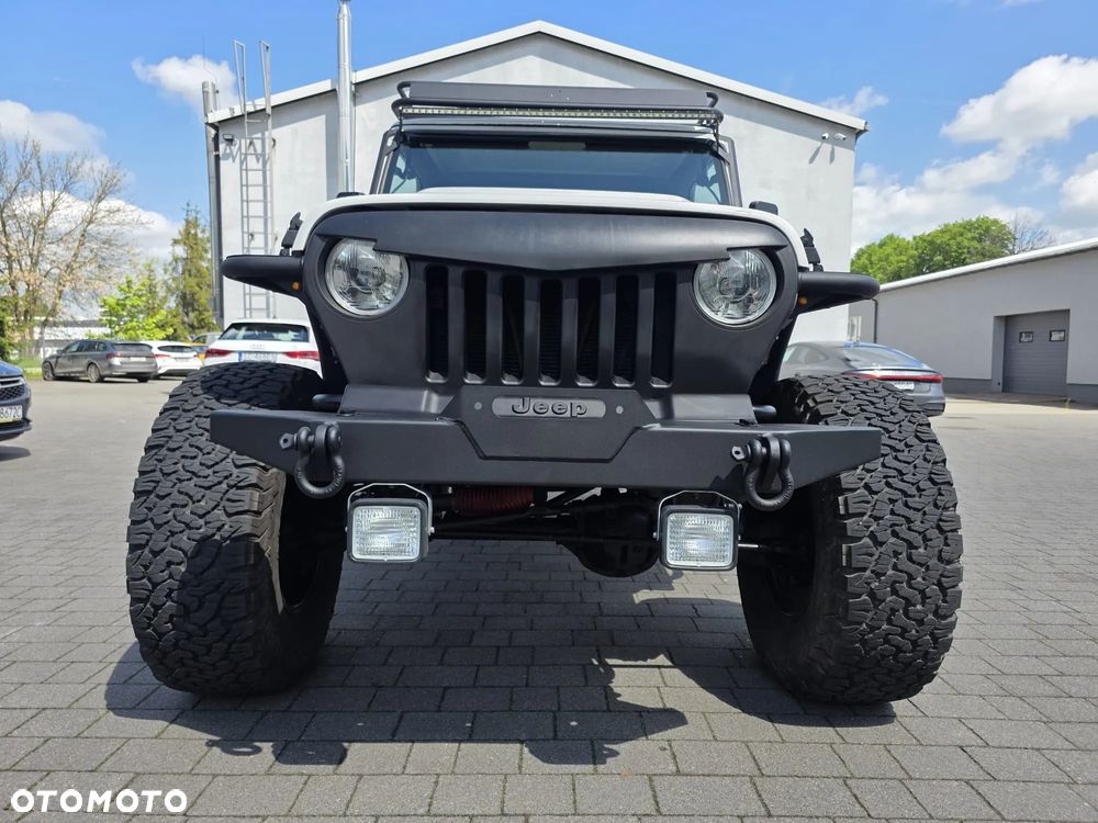 Jeep Wrangler - 10