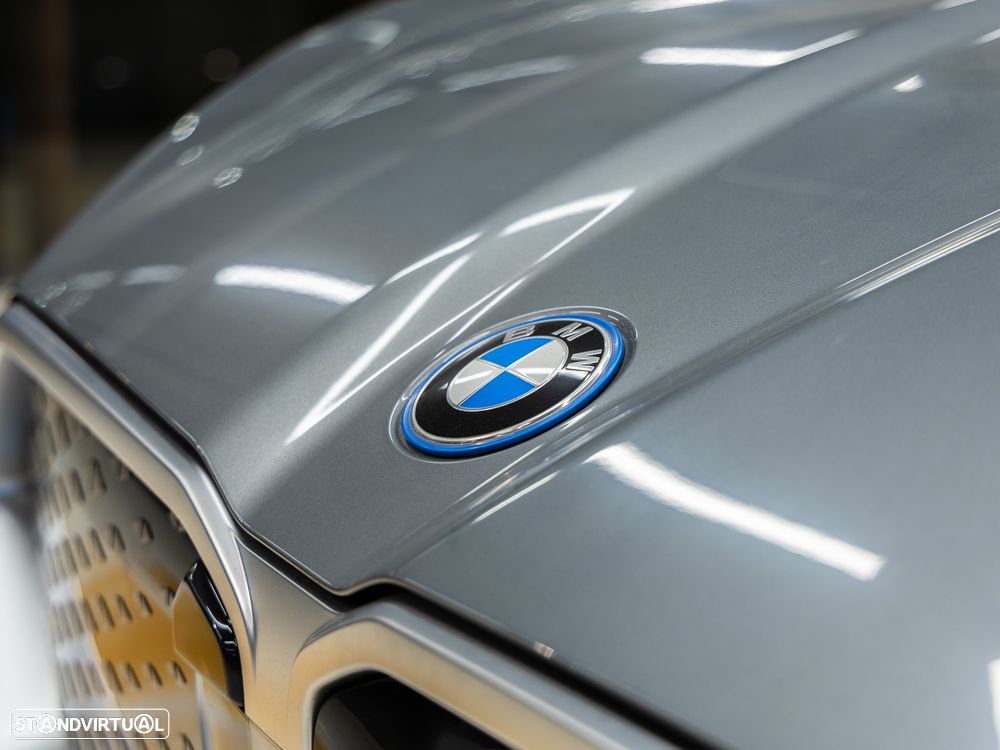 BMW iX2 eDrive20 Pack Desportivo M - 22