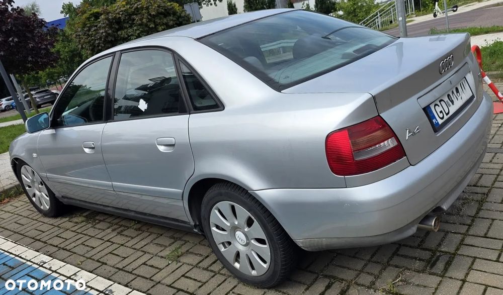 Audi A4 Limousine 1.8 - 5